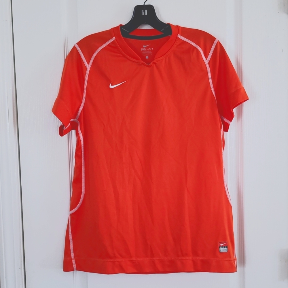 🧡 Nike Dri-Fit shirt